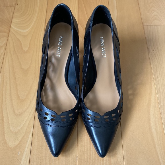 Nine West Black Leather Pumps - Picture 5 of 8